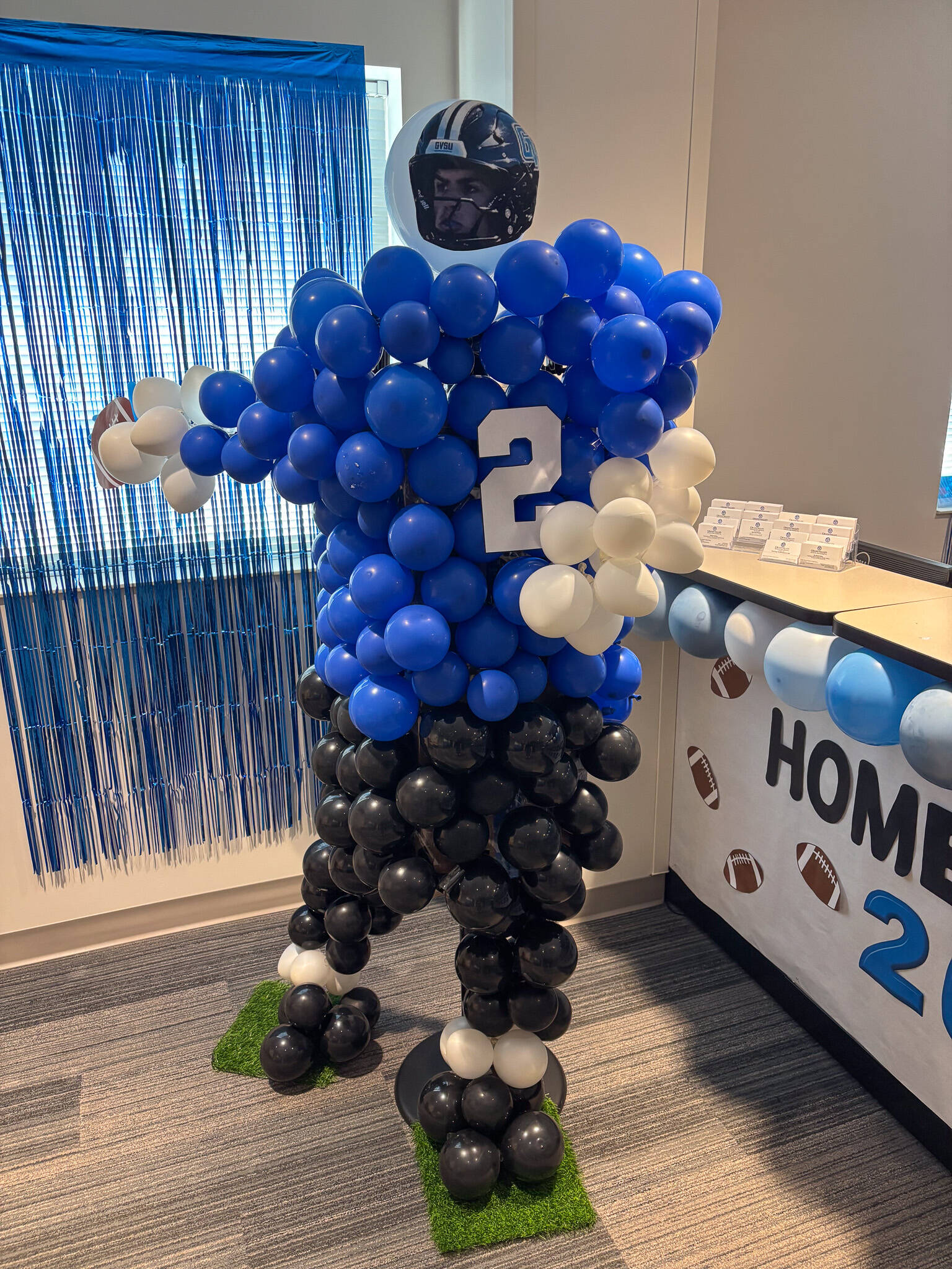 Balloon homecoming decorations